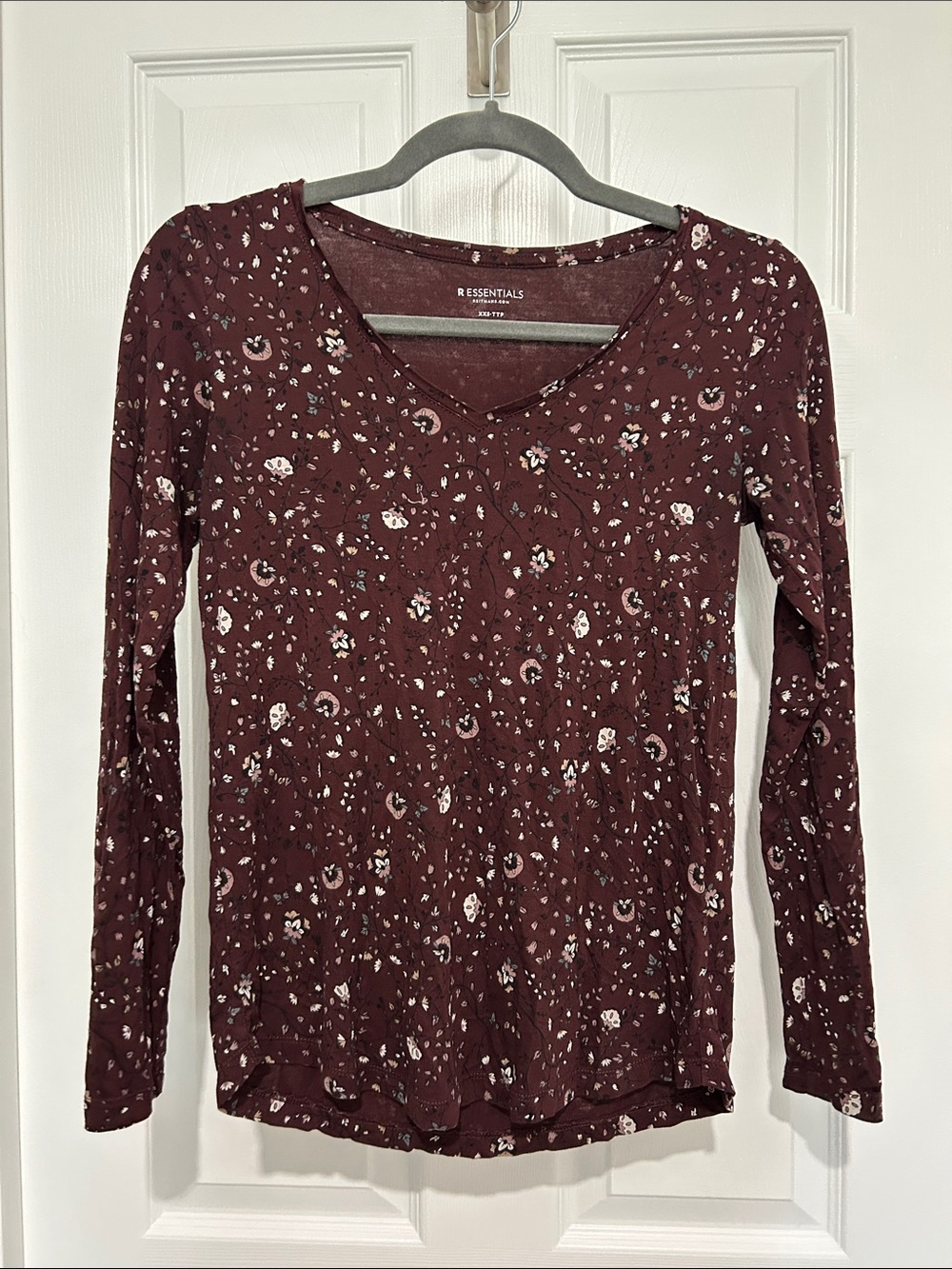 Reitmans Maroon Floral V-Neck Long Sleeve Tee